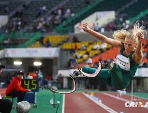 Vanessa Low, medalha de ouro no salto em distância T64.