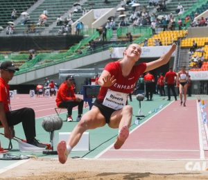 Salto em Distância feminino T47, realizado por atletas com deficiência nos membros superiores.