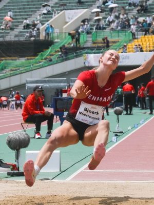 Salto em Distância feminino T47, realizado por atletas com deficiência nos membros superiores.