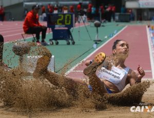 Salto em Distância feminino T47, realizado por atletas com deficiência nos membros superiores.