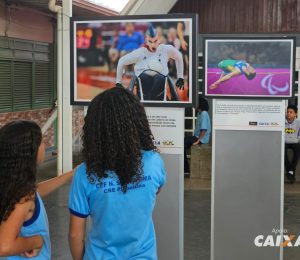 Alunos do ensino fundamental do CEF Nossa Senhora de Fátima em Planaltina participam da exposição itinerante Caravana Vemcedores.