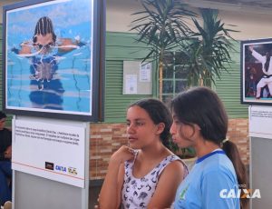 Alunos do ensino fundamental do CEF Nossa Senhora de Fátima em Planaltina participam da exposição itinerante Caravana Vemcedores.