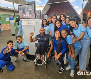 Alunos do ensino fundamental do CEF Nossa Senhora de Fátima em Planaltina participam da exposição itinerante Caravana Vemcedores.