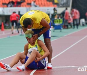 Thalita Simplício e seu guia Felipe Veloso marcam a prova dos 400 metros T11