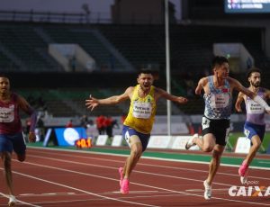 O paraibano Petrúcio Ferreira conquista sua quarta medalha de ouro nos 100m da classe T47 em Mundiais de atletismo. O Brasil fecha o primeiro dia de competição com 4 ouros.